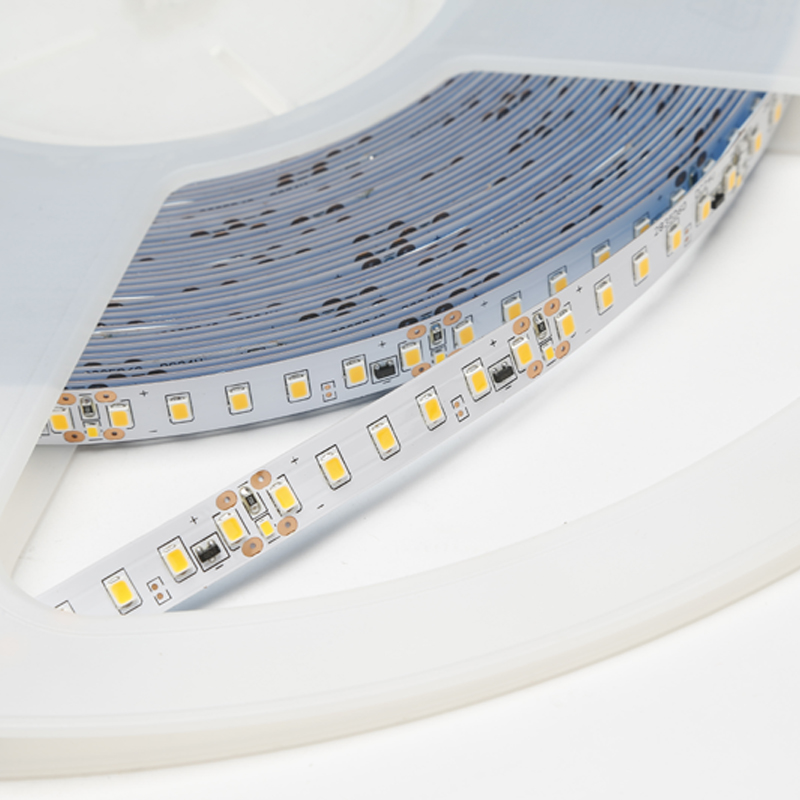 Kiváló minőségű DC12V nem vízálló IP20 Smd 2835 120LED / M 1200lumen beltéri LED szalagfények